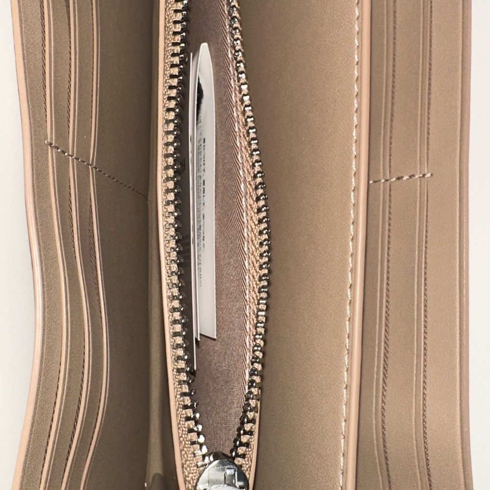 Coach Zip Around Wallet NWT - Picture 4 of 8